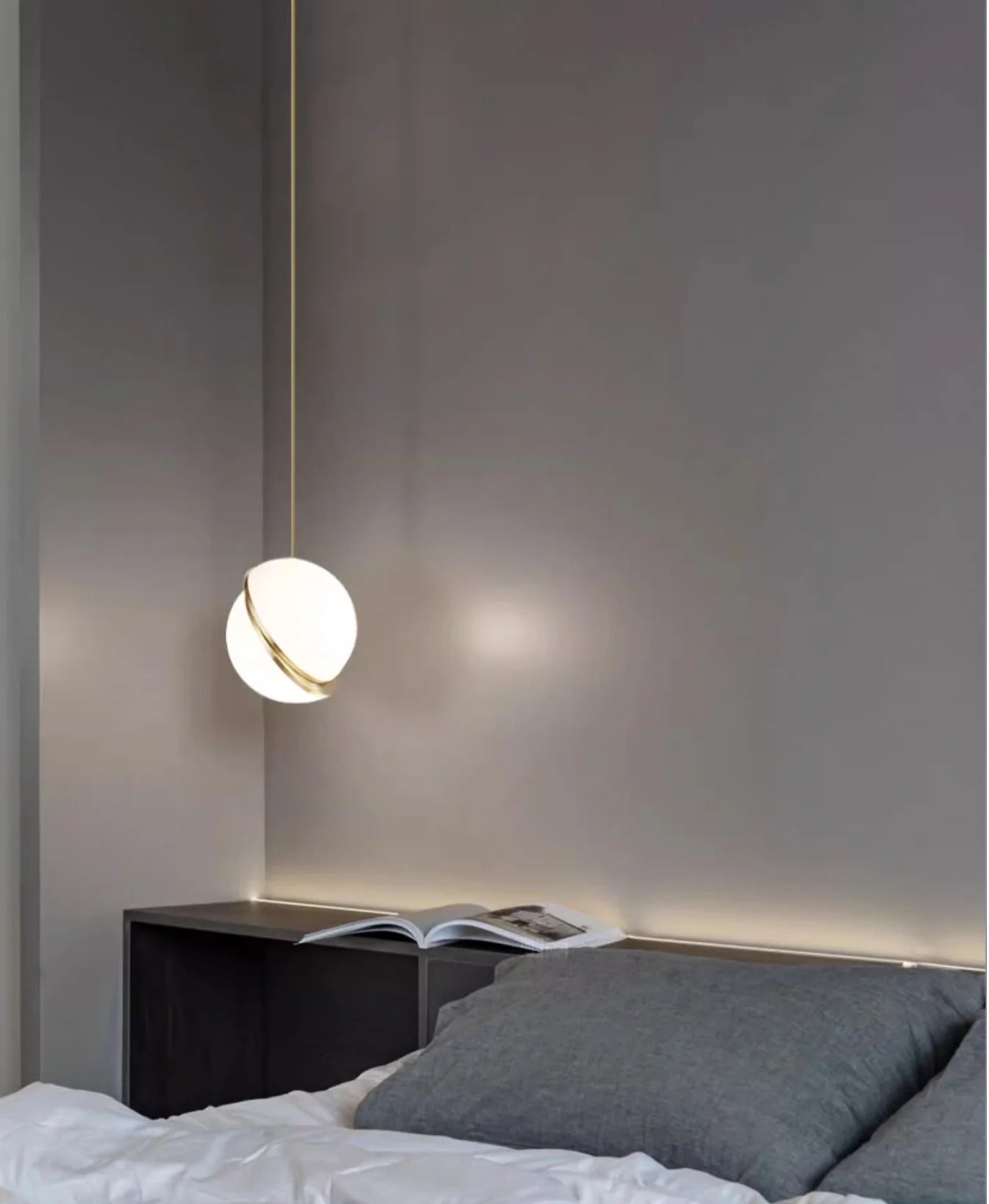 Cross Point Globe: Pendant Light (Gold)