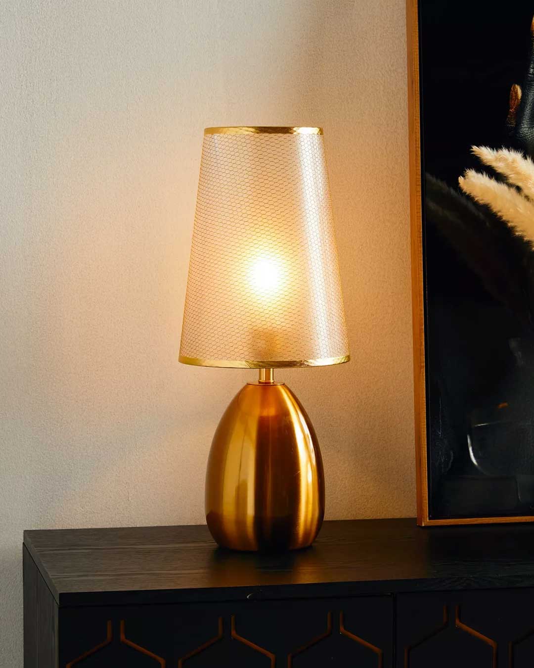 Simple Nordic Table Lamp - Golden