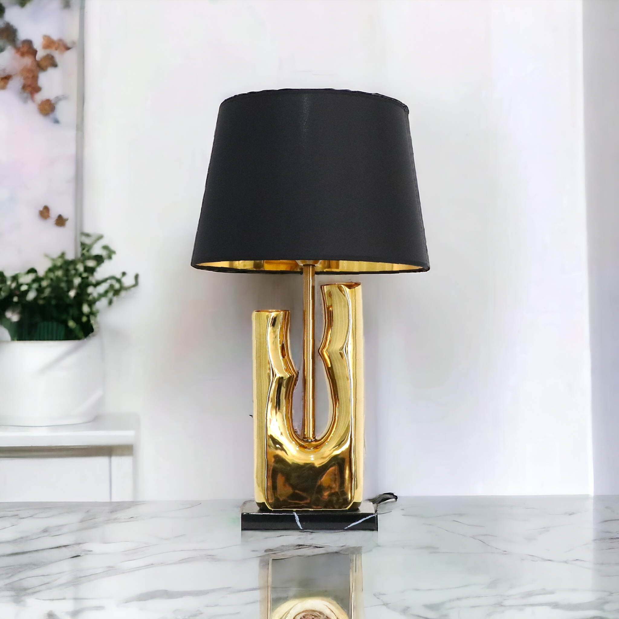 Curves of Gold: Sculpture Table Lamp