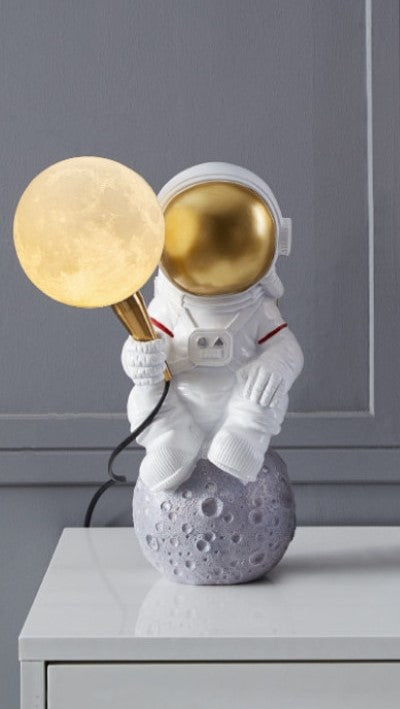 Modern Desk Lamp Astronaut Wall  Desk Light (Sitting)